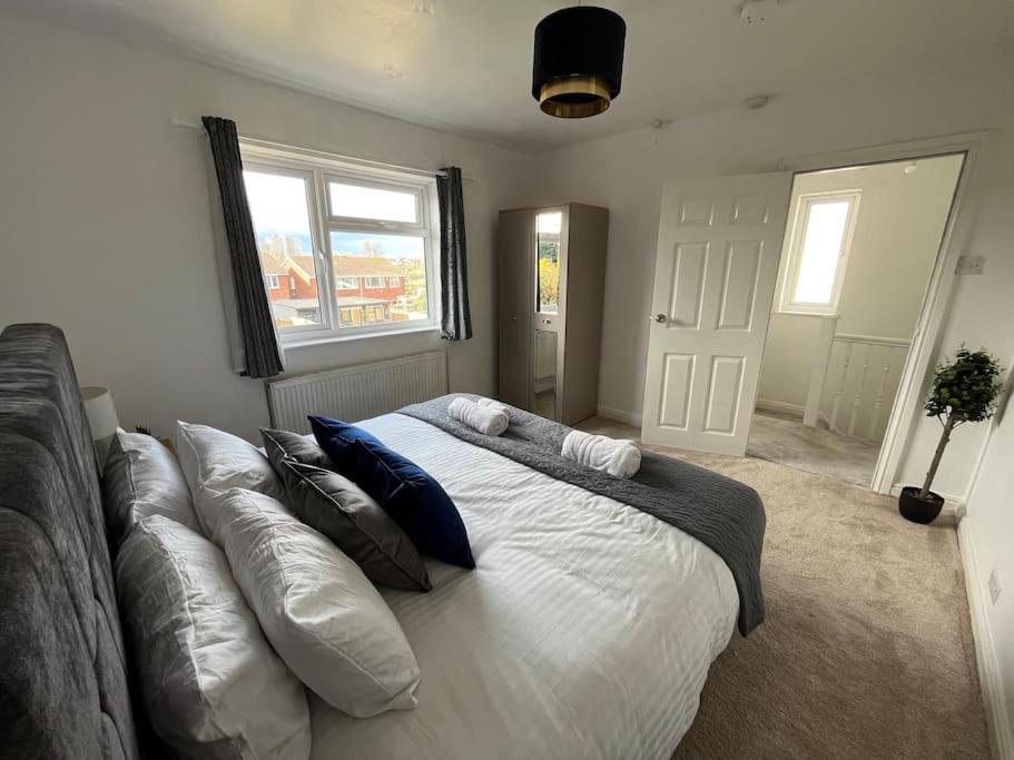 Villa Modern 4-Bed House With Garden & Parking Coventry Exterior foto