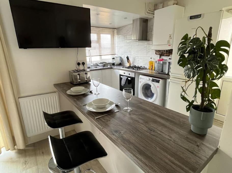 Villa Modern 4-Bed House With Garden & Parking Coventry Exterior foto